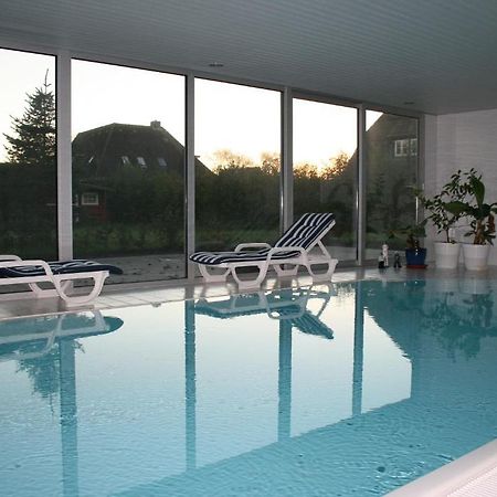 Ferienwohnungen Im Hotel Garni Zur Post Utersum Rum bild