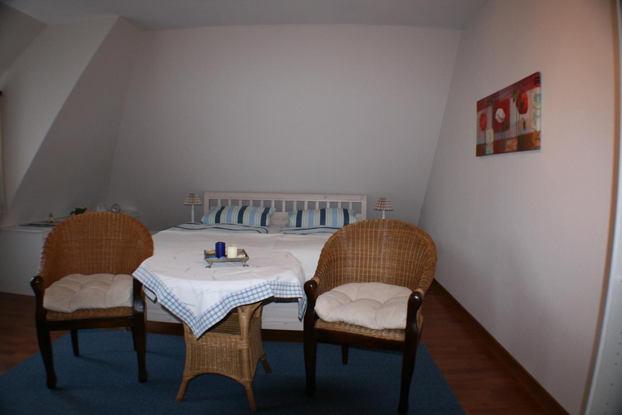 Ferienwohnungen Im Hotel Garni Zur Post Utersum Rum bild