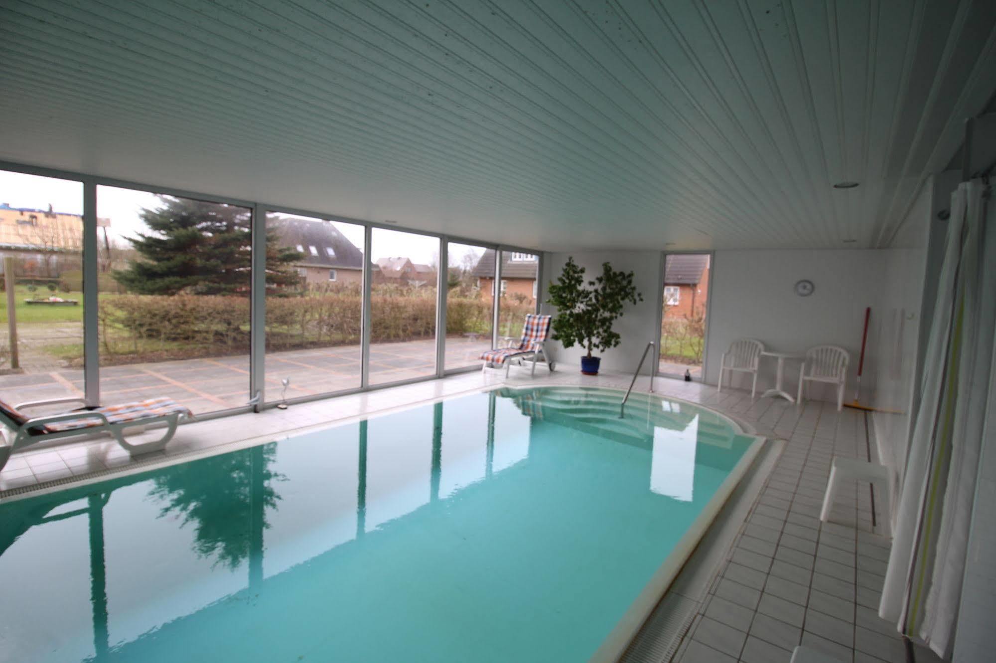 Ferienwohnungen Im Hotel Garni Zur Post Utersum Exteriör bild